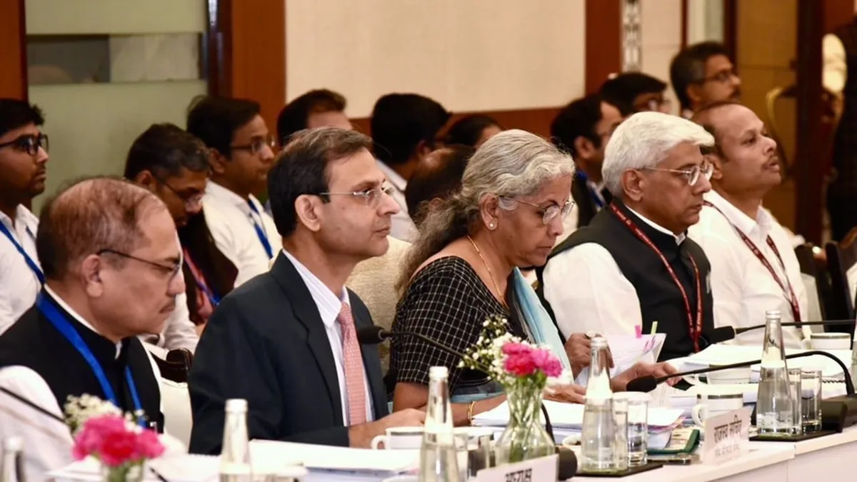 GST Council : शराब पे अतिरिक्त कर किया माफ़