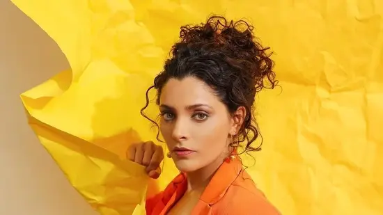 सैयामी खेर