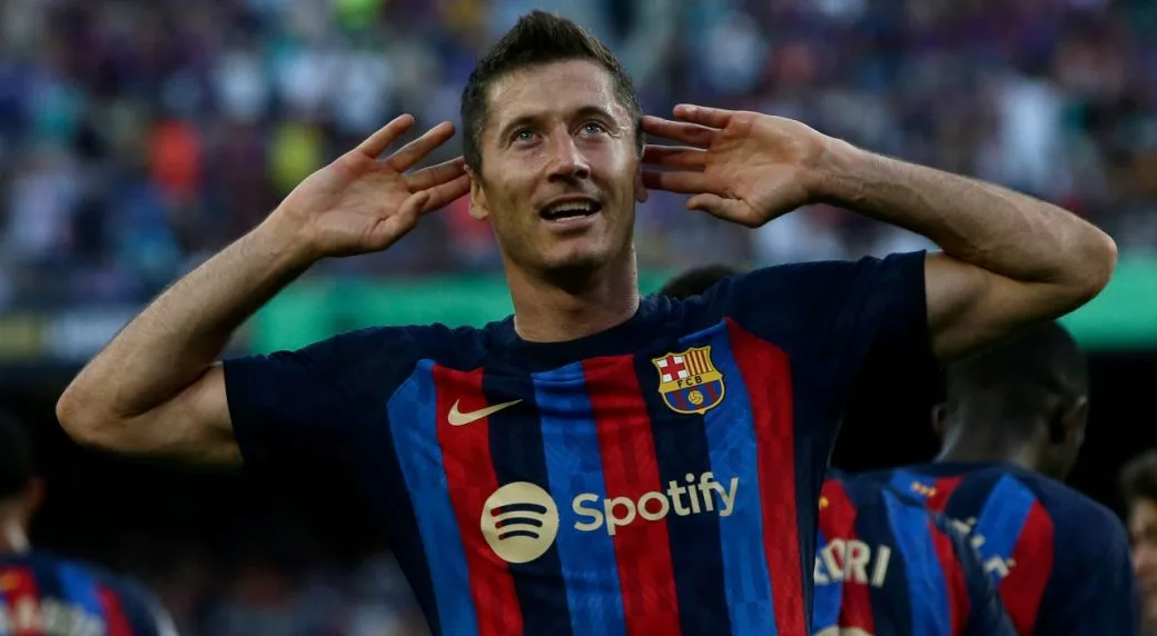 Robert Lewandowski leads Barcelona